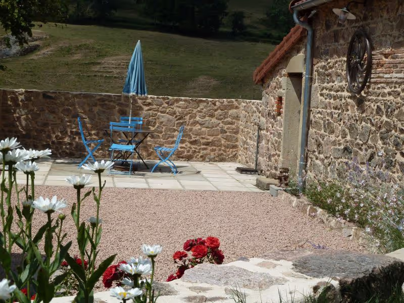 La terrasse avec les fleurs